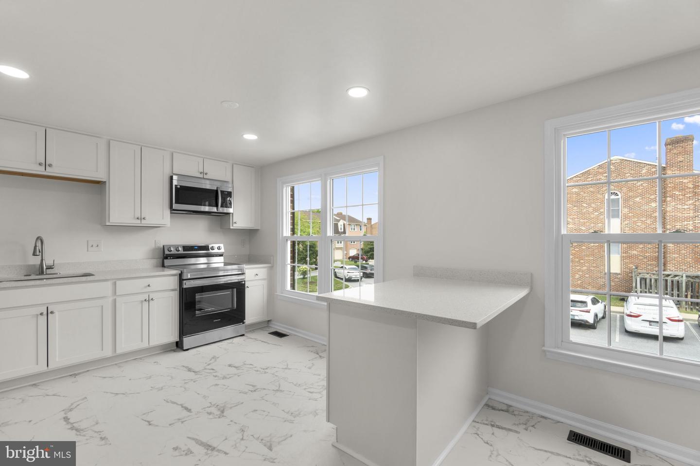 8039 Hollow Reed Ct Property Photo 4