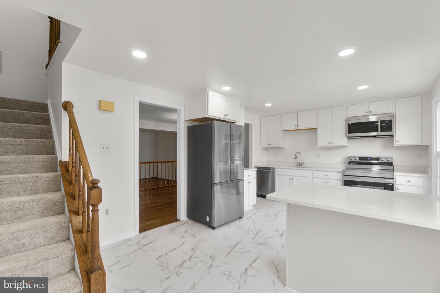 8039 Hollow Reed Ct Property Photo 6