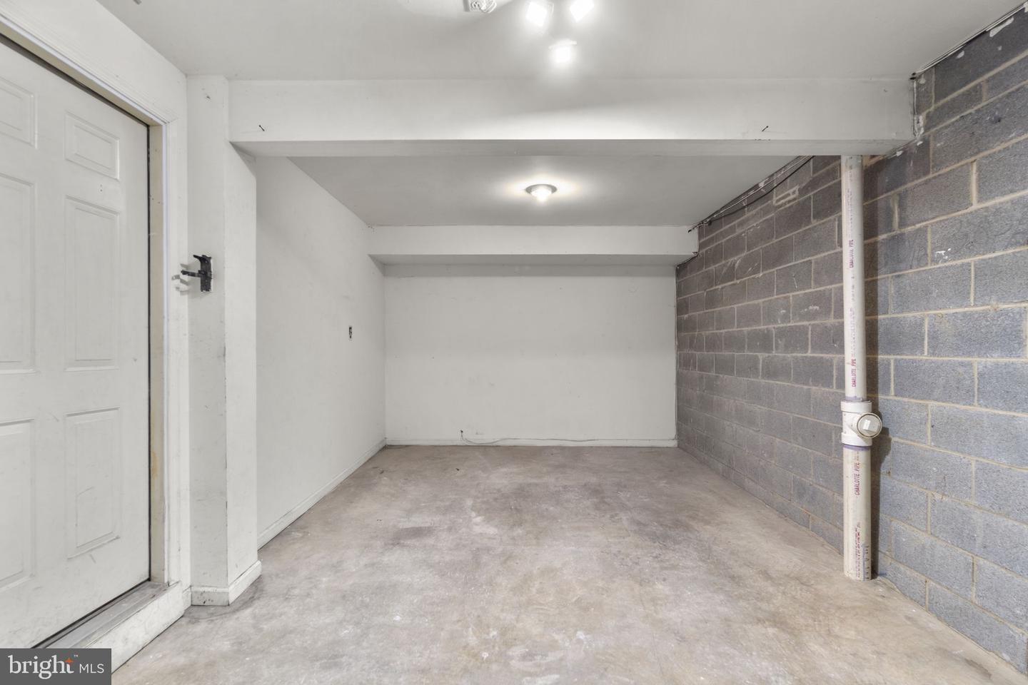 8039 Hollow Reed Ct Property Photo 32