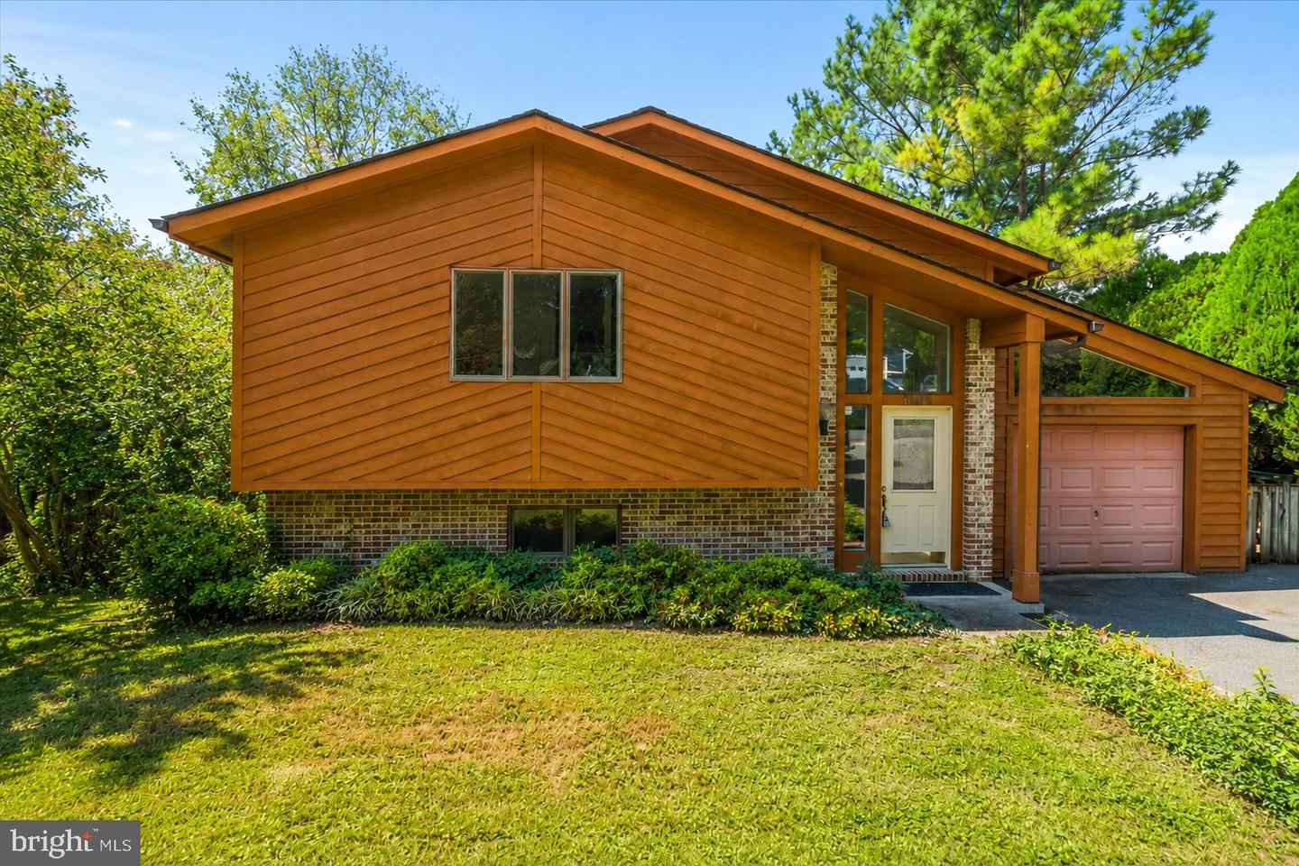 6582 Nyasa Bnd Property Photo 1