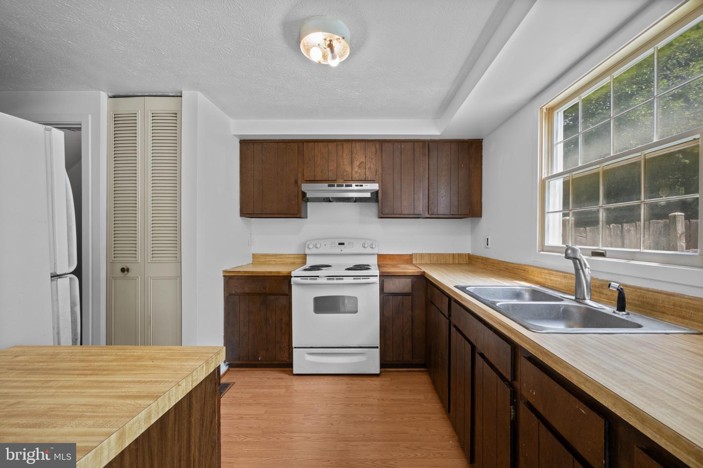 1576 Carey Pl Property Photo 7