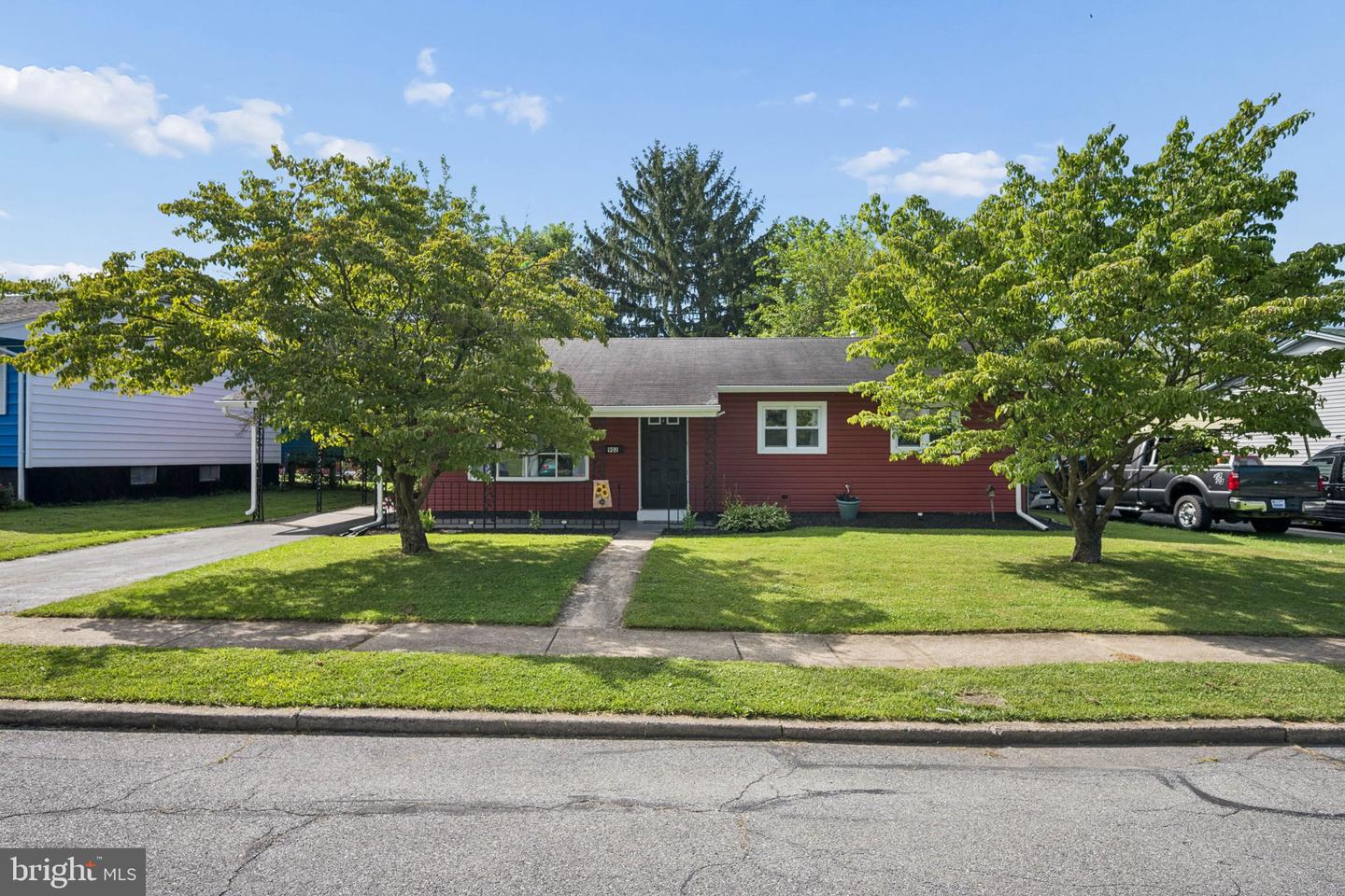 902 Young Pl Property Photo 2