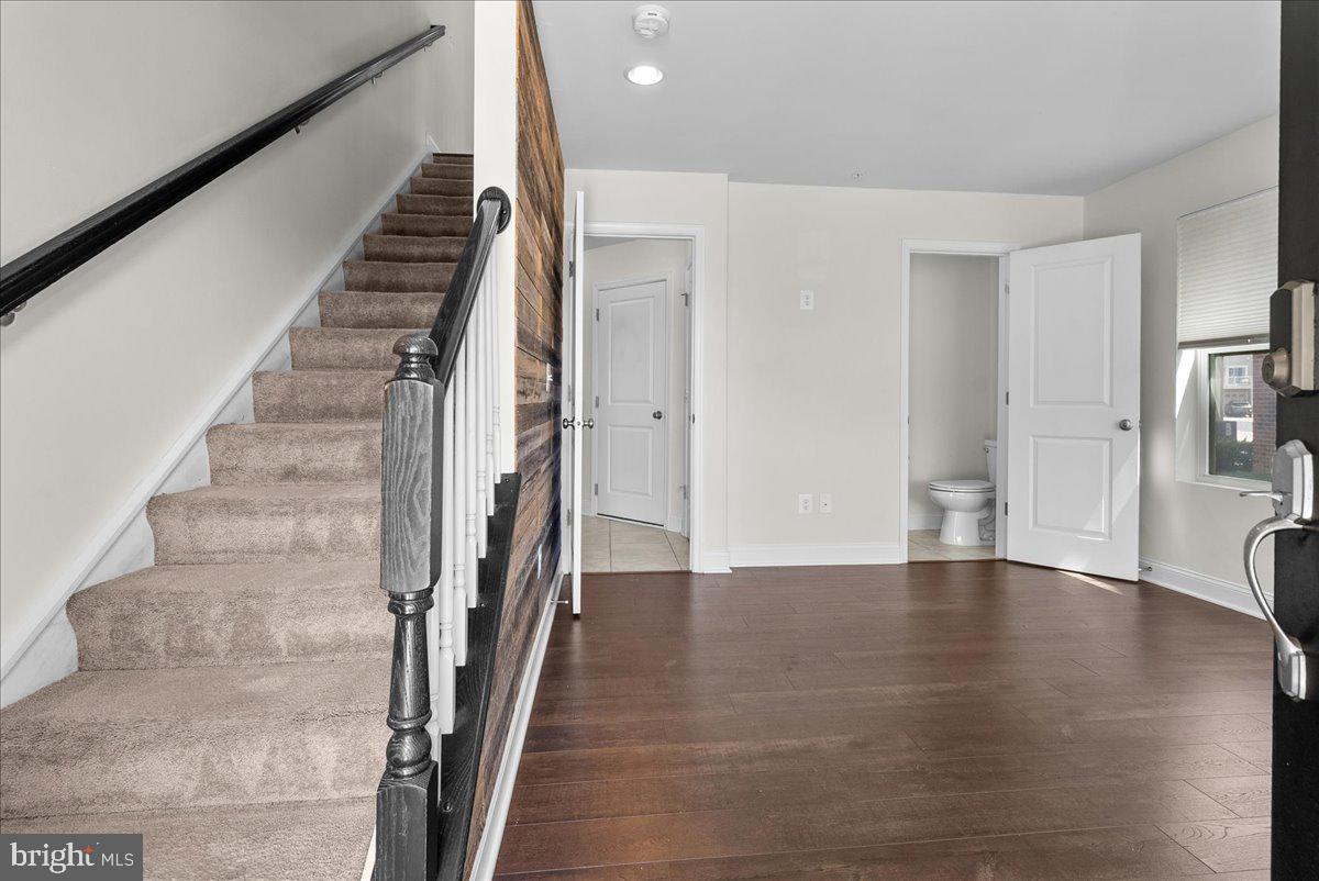 615 7th St E Property Photo 15