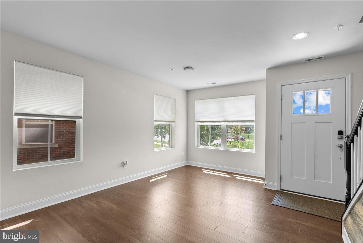 615 7th St E Property Photo 18
