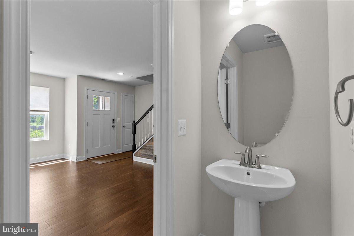 615 7th St E Property Photo 21