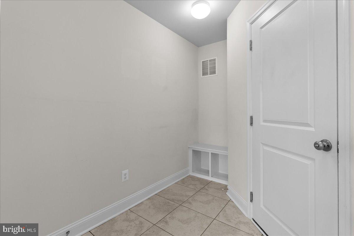 615 7th St E Property Photo 23