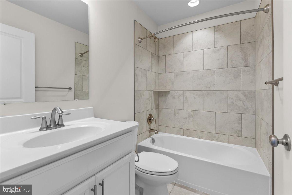 615 7th St E Property Photo 60
