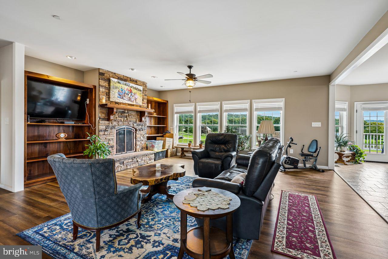 10241 Woodsboro Pike Property Photo 6