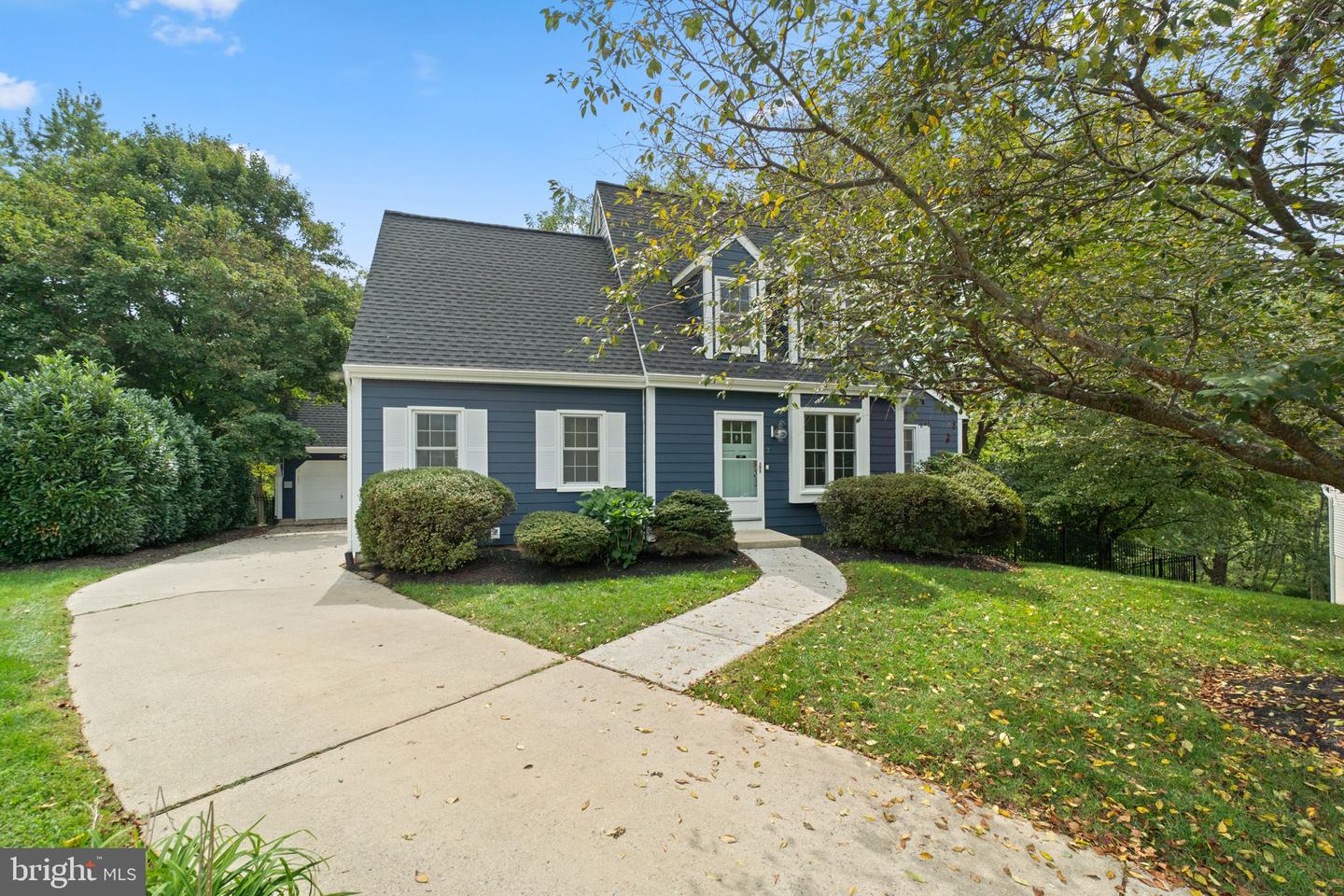 7 EASTERN CIR Property Photo 1