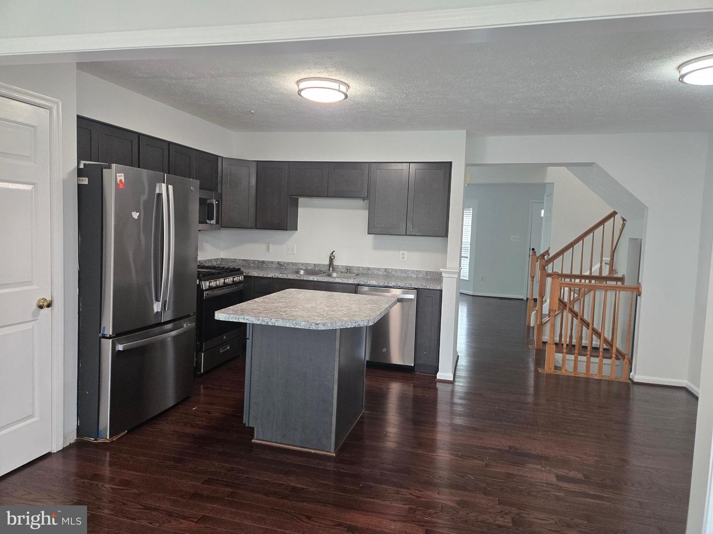 6632 Granville Ct Property Photo 4
