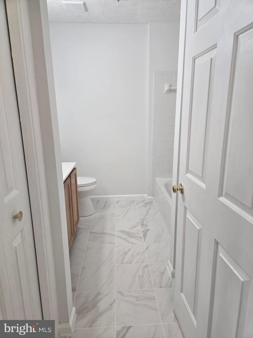 6632 Granville Ct Property Photo 20