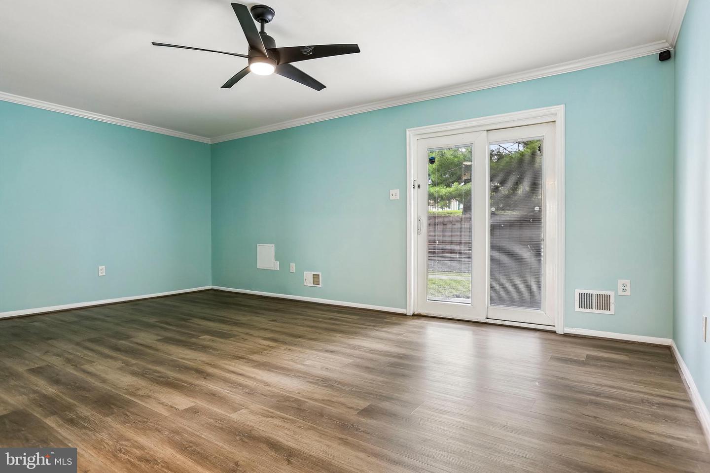 6914 Alex Ct Property Photo 2