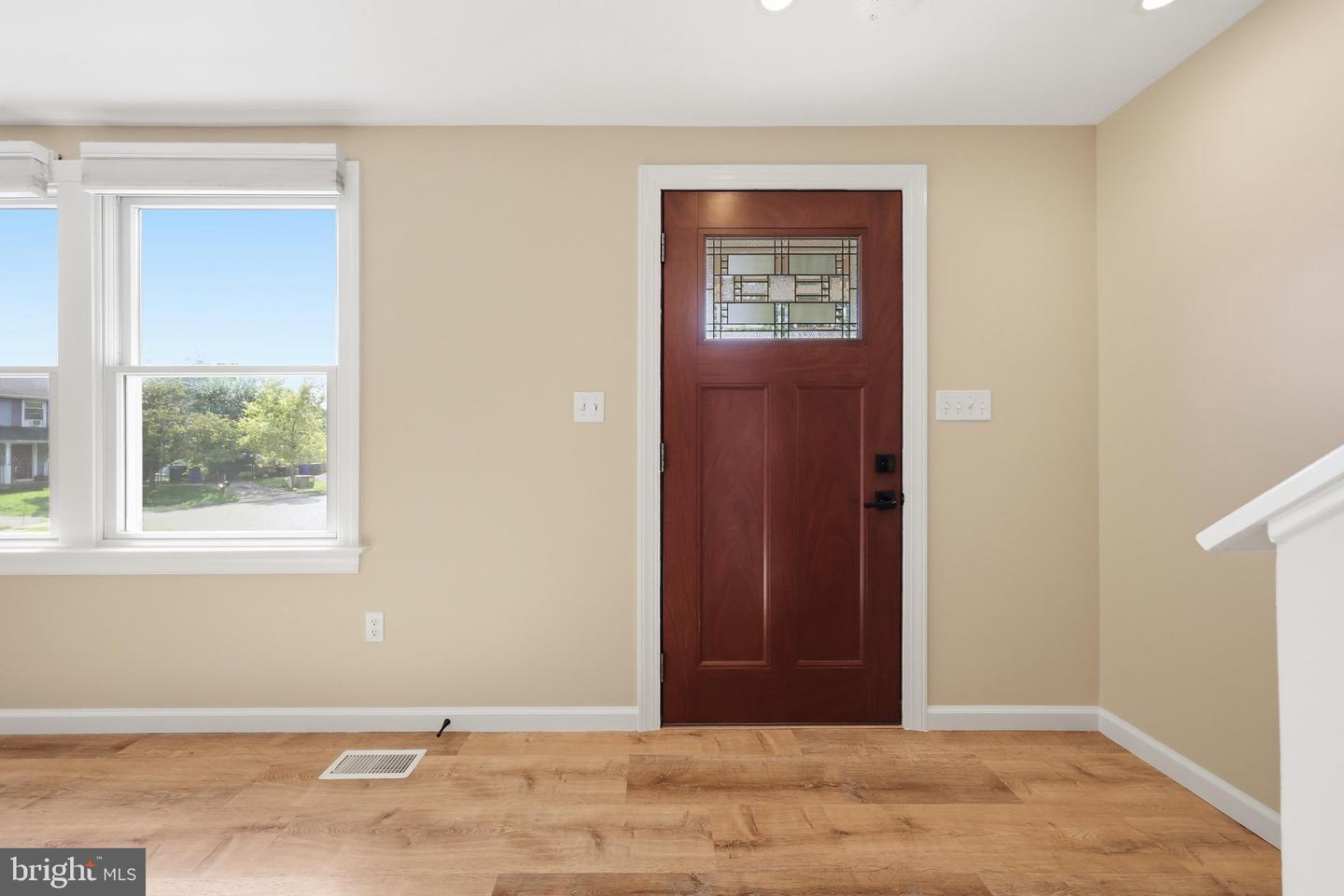 1572 Carey Pl Property Photo 2