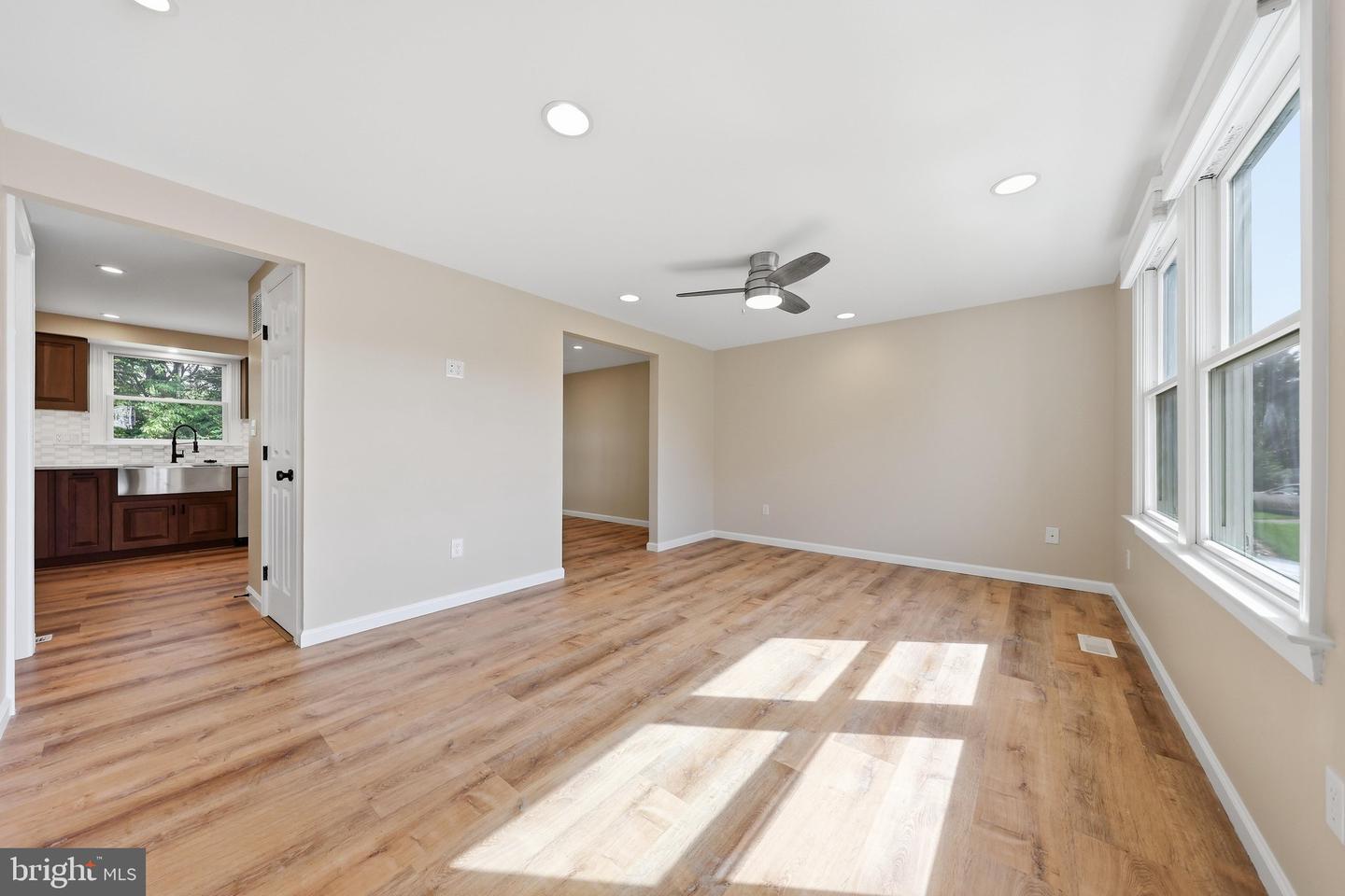 1572 Carey Pl Property Photo 3