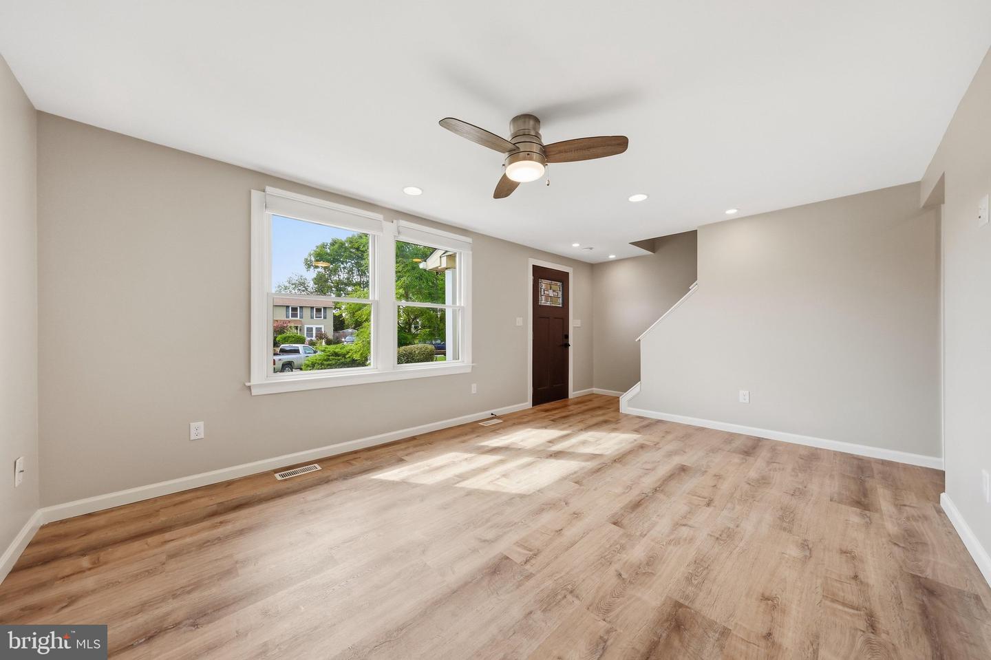 1572 Carey Pl Property Photo 4