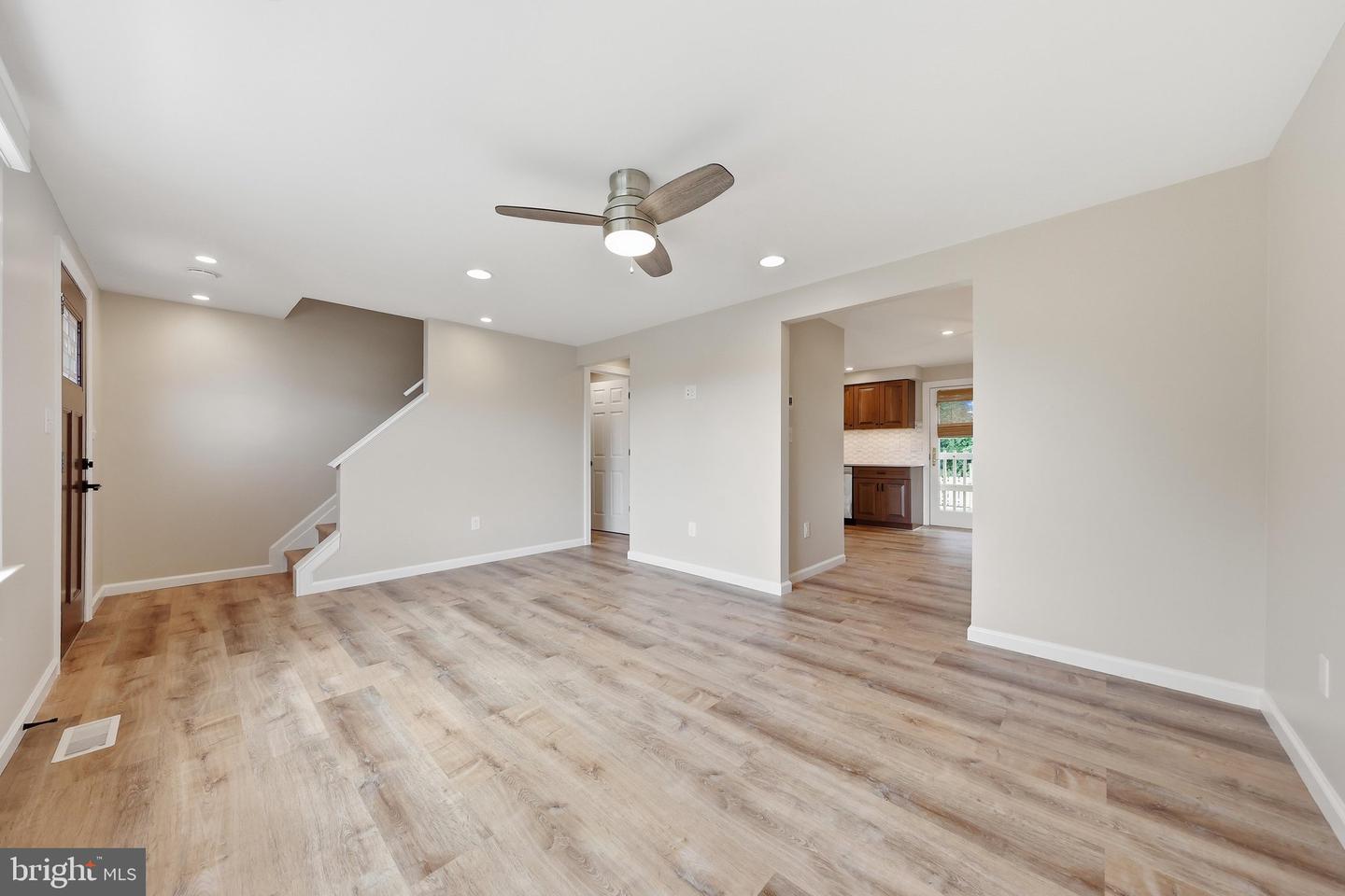 1572 Carey Pl Property Photo 5
