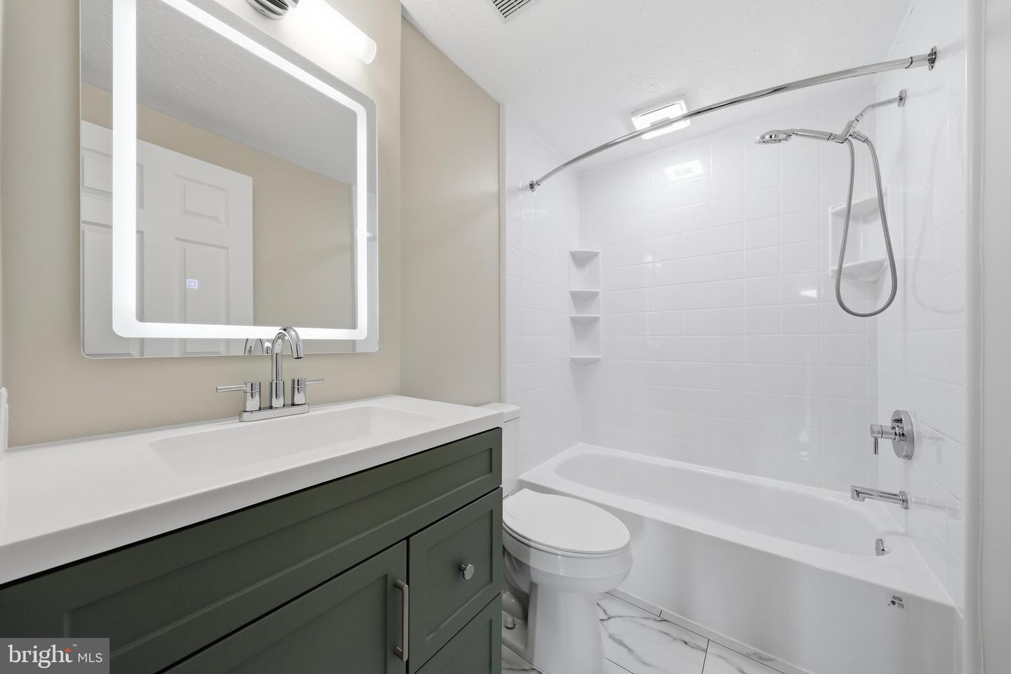 1572 Carey Pl Property Photo 29