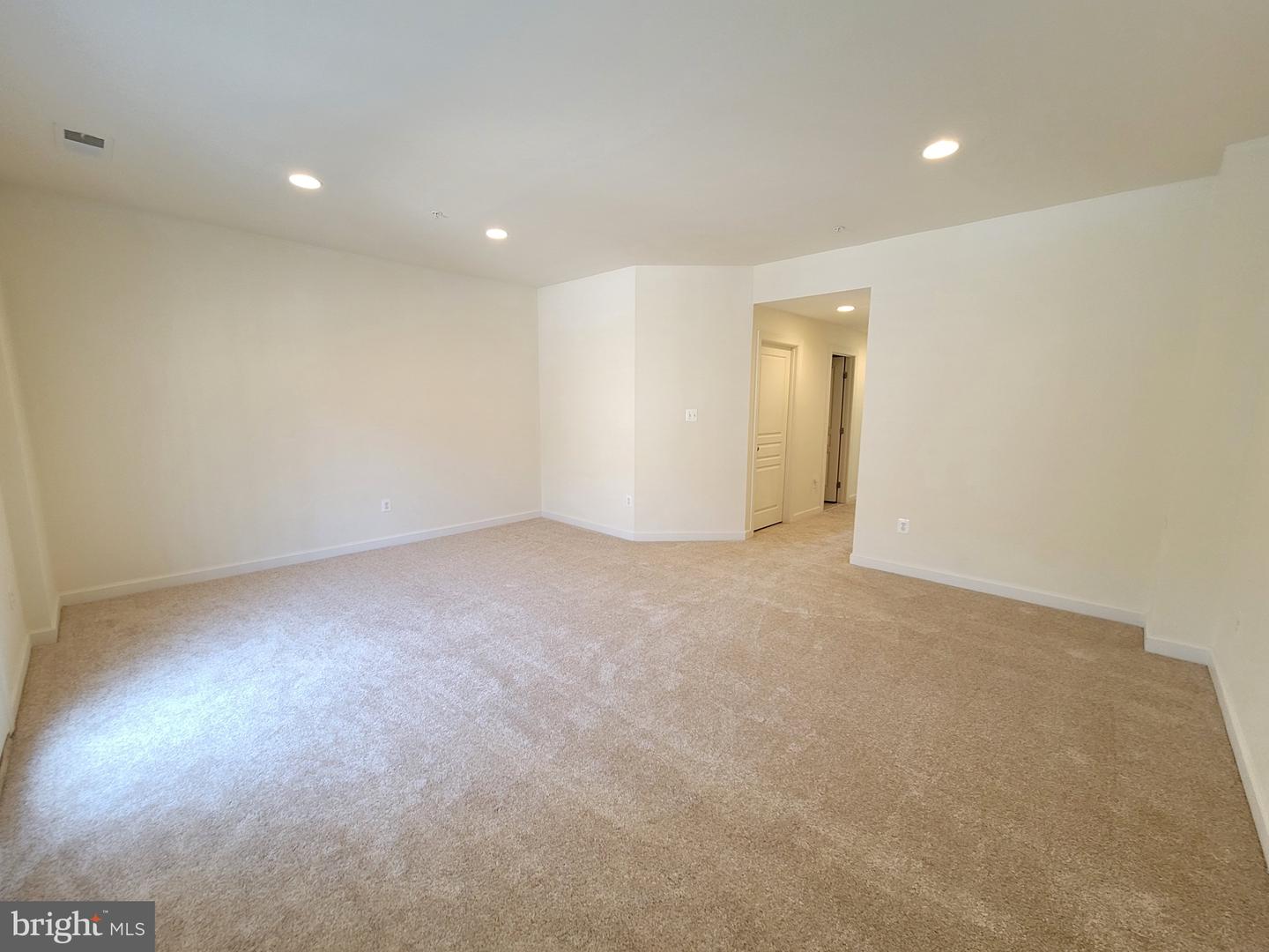 4066 Finsbury Ln Property Photo 4