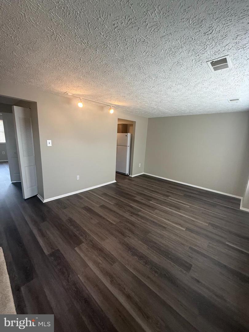 5752 Charstone Ct Property Photo 2