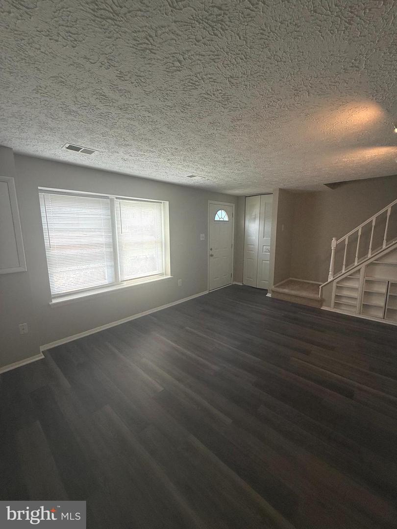 5752 Charstone Ct Property Photo 3