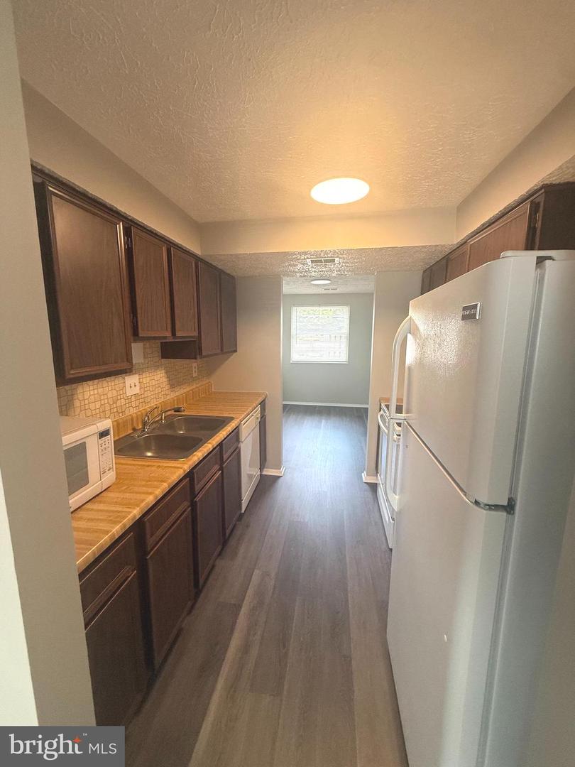 5752 Charstone Ct Property Photo 7