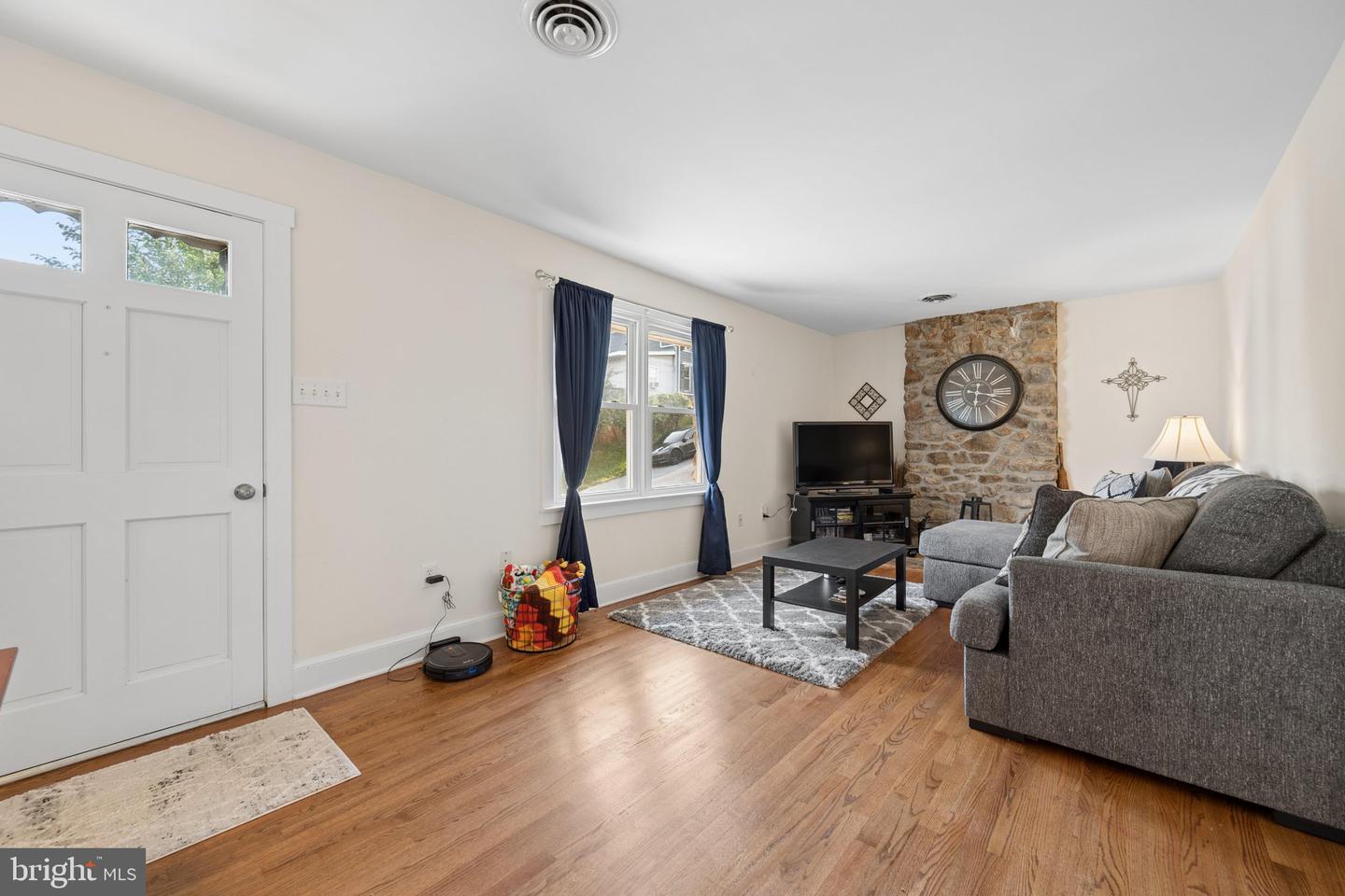903 E C St E Property Photo 4
