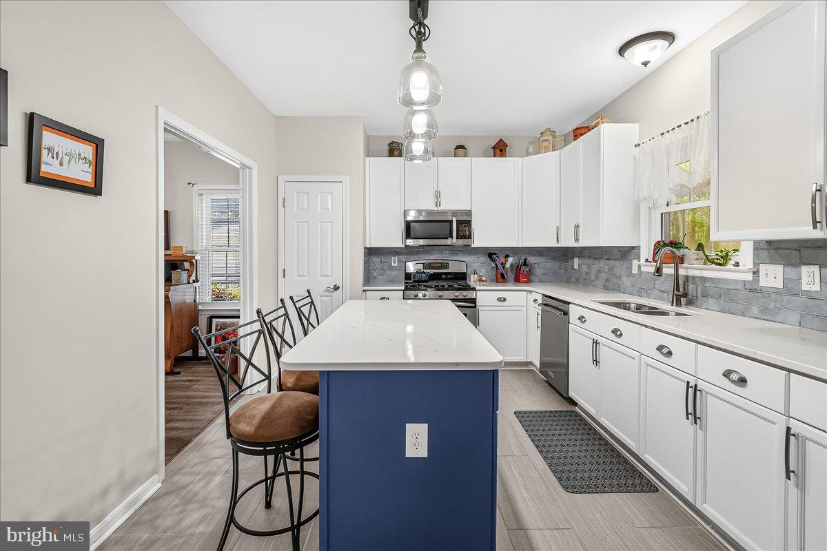 101 Crosstimber Way Property Photo 8