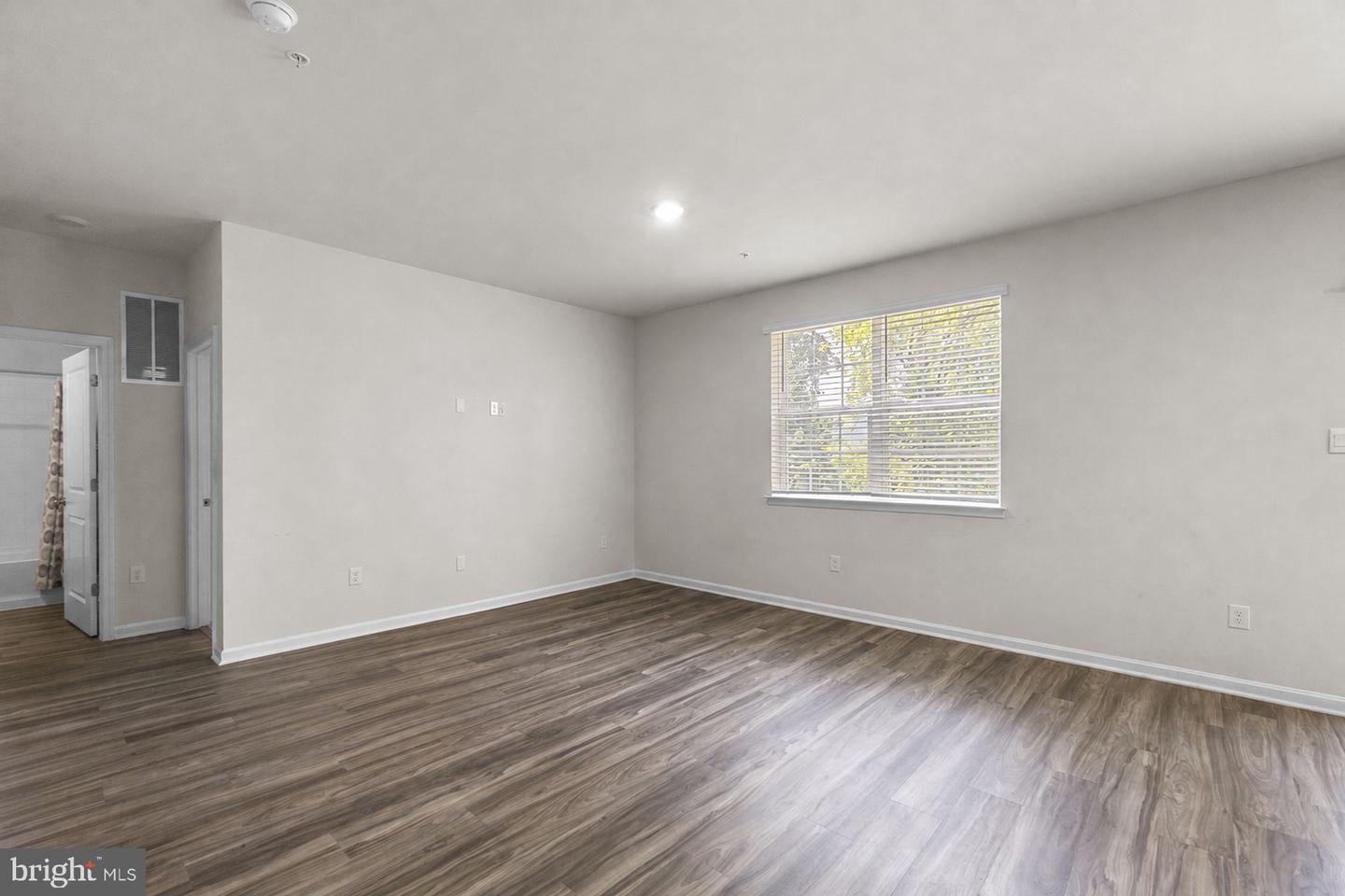 2070 Pomona Way Property Photo 4