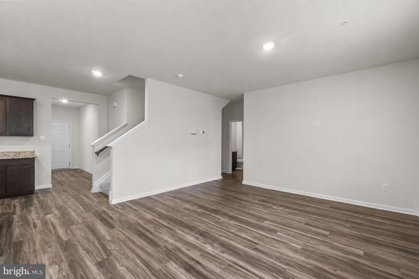2070 Pomona Way Property Photo 5