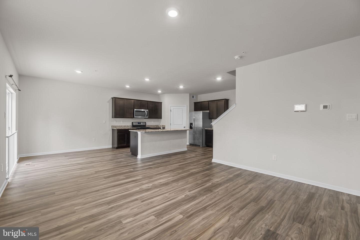 2070 Pomona Way Property Photo 6