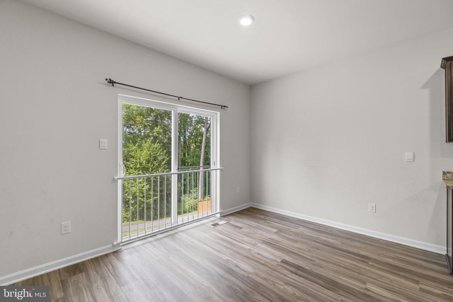 2070 Pomona Way Property Photo 7
