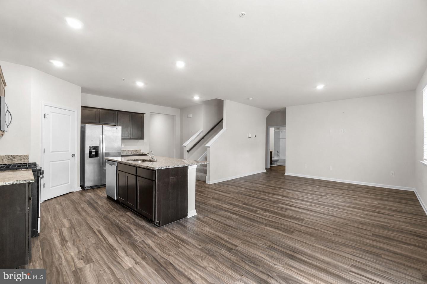 2070 Pomona Way Property Photo 8
