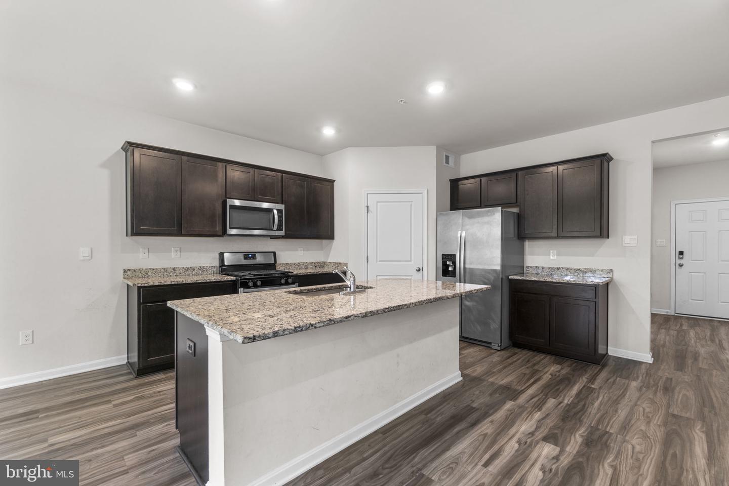 2070 Pomona Way Property Photo 10