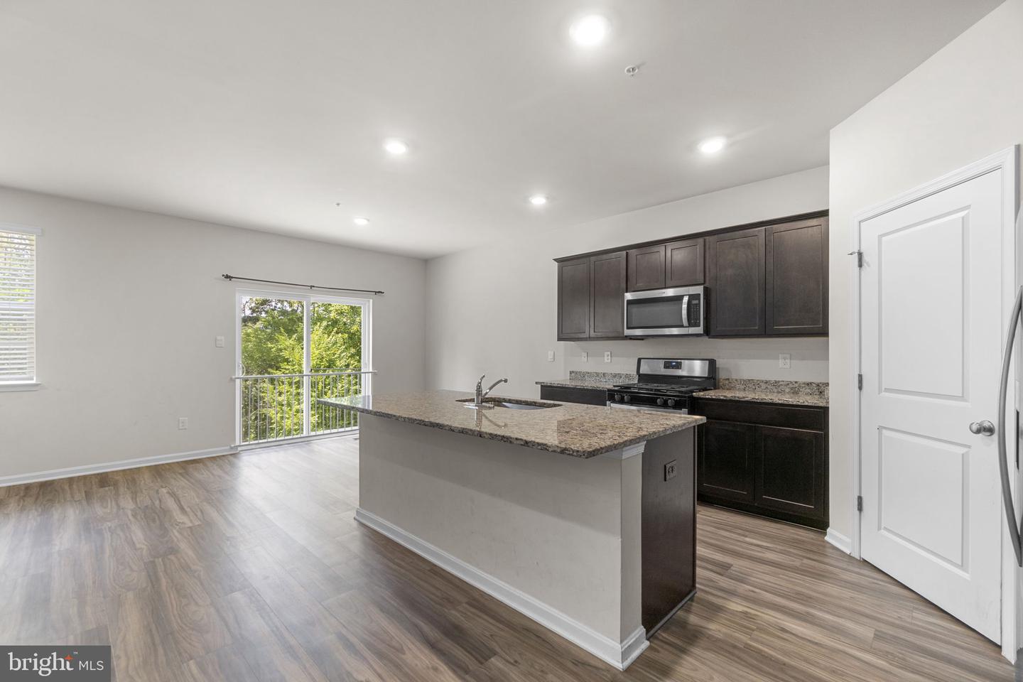 2070 Pomona Way Property Photo 11