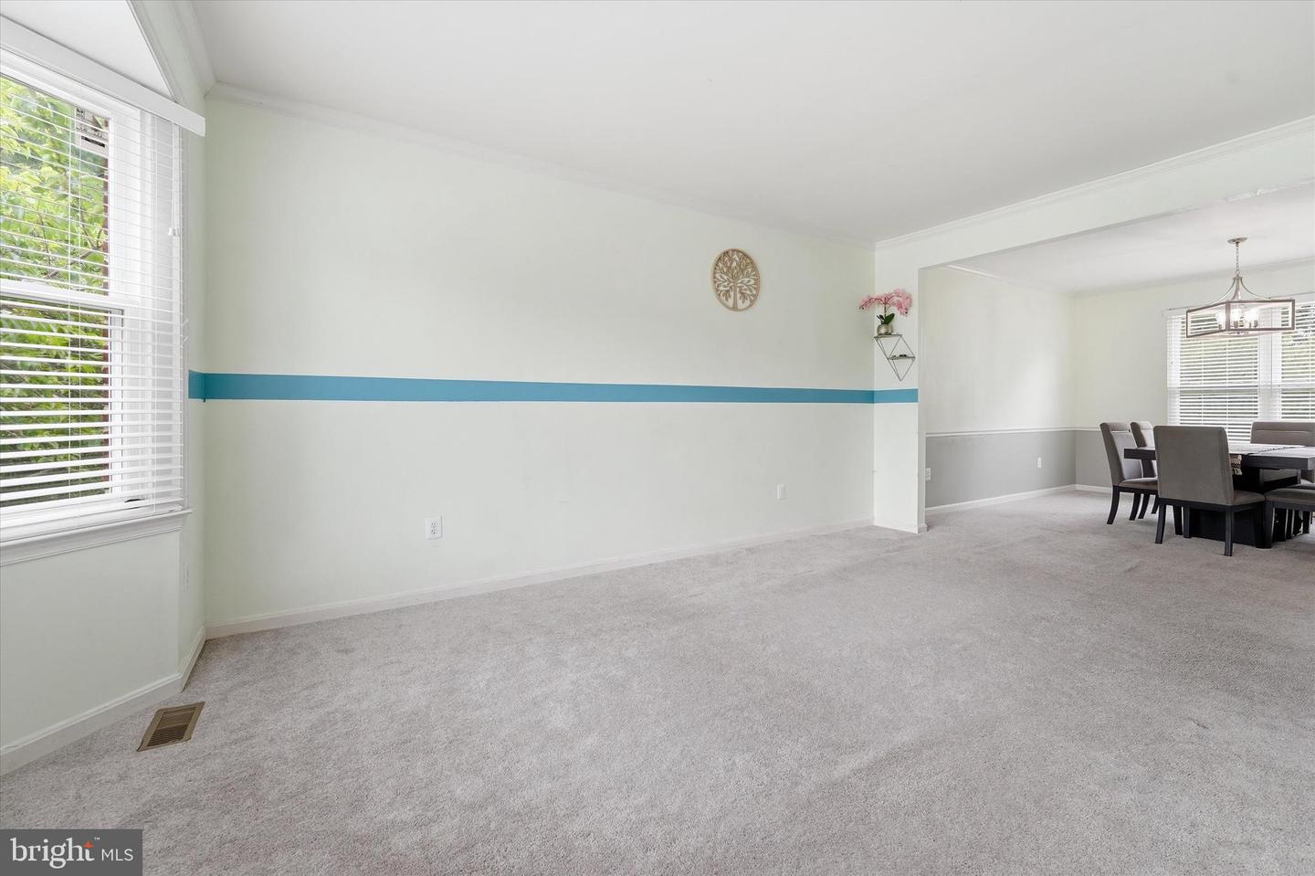 2402 Shaker Ln Property Photo 11