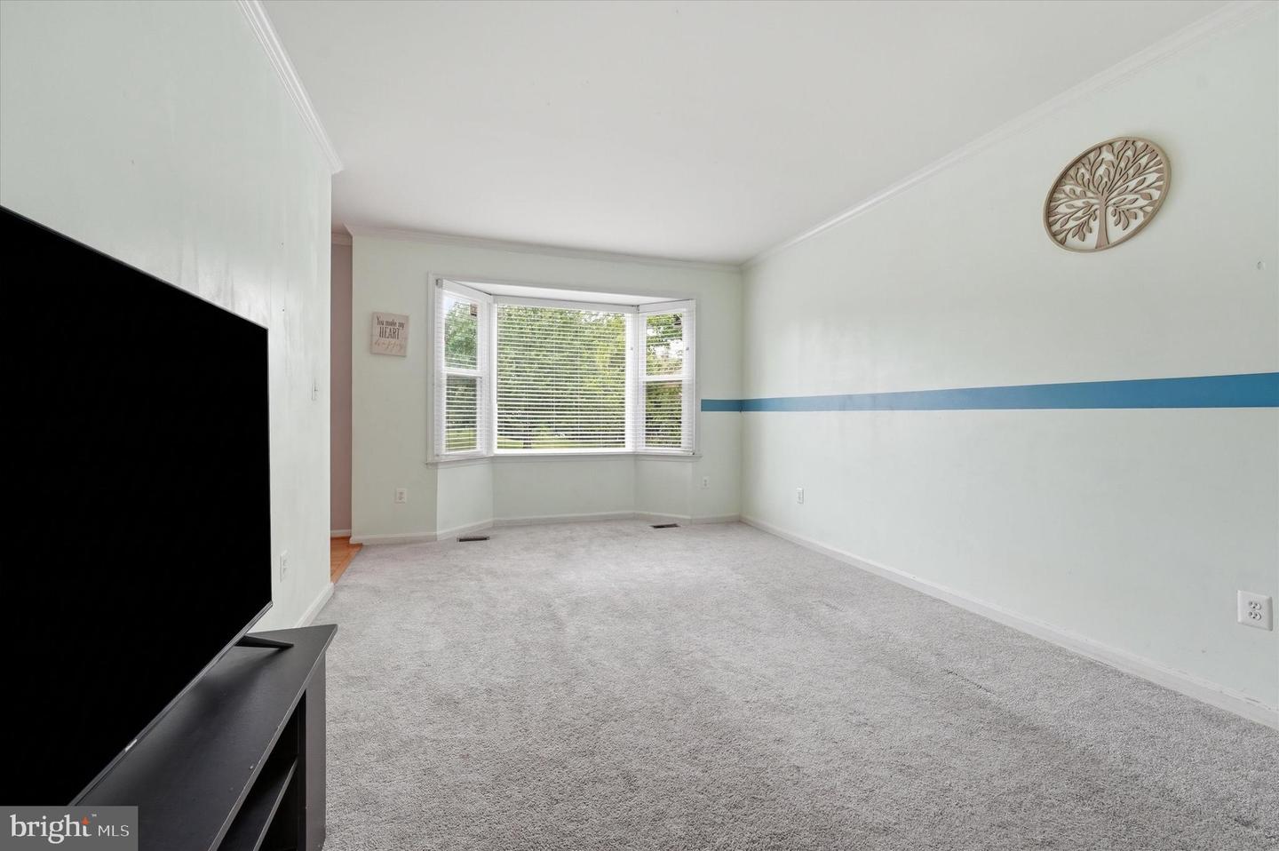 2402 Shaker Ln Property Photo 12