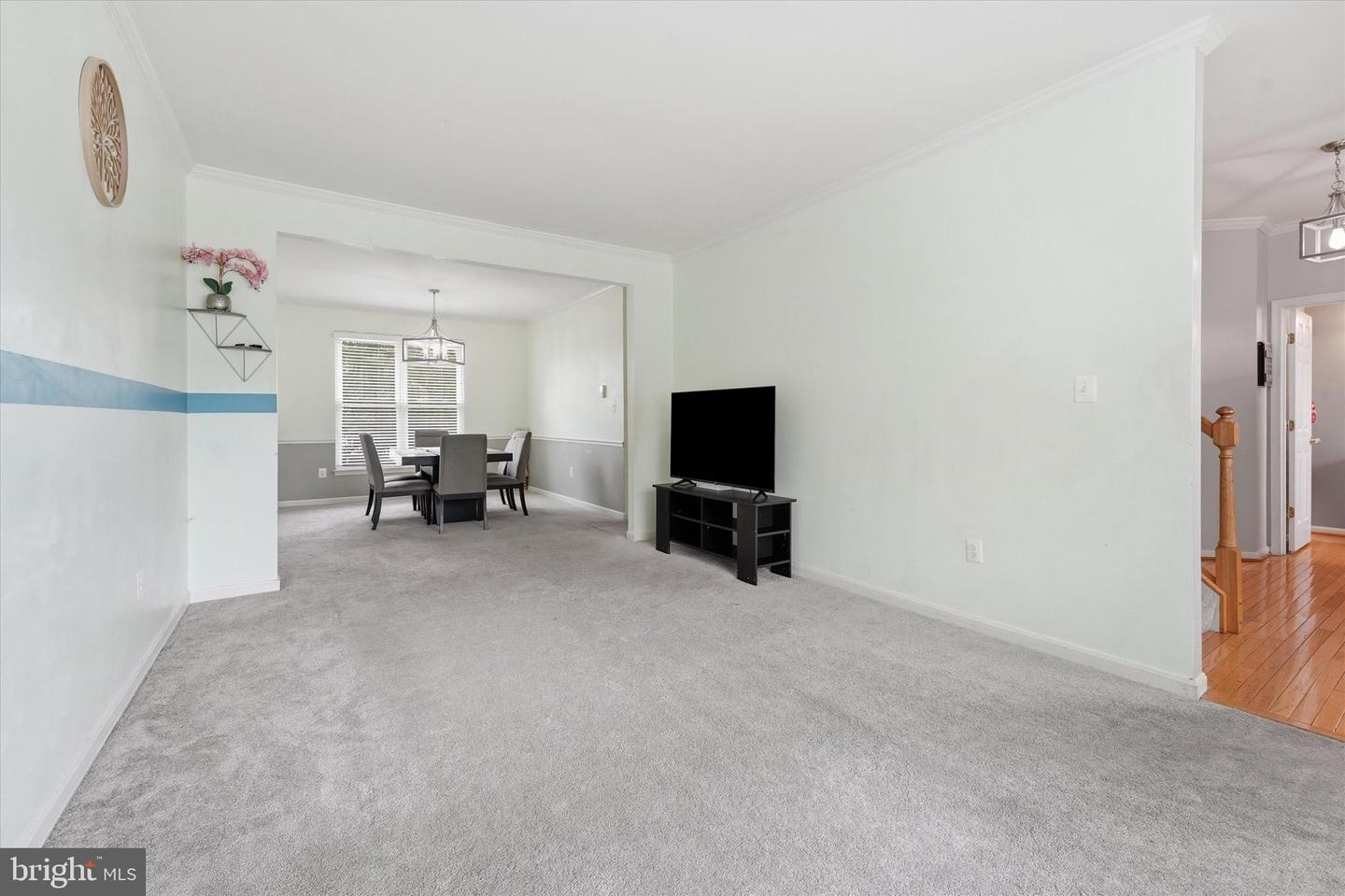 2402 Shaker Ln Property Photo 13
