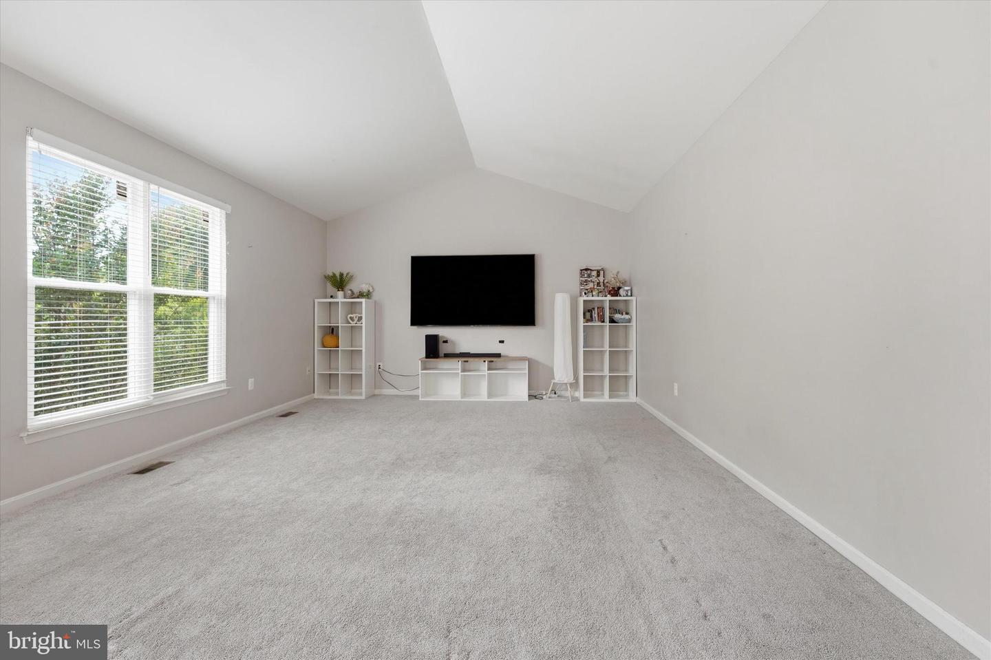 2402 Shaker Ln Property Photo 26