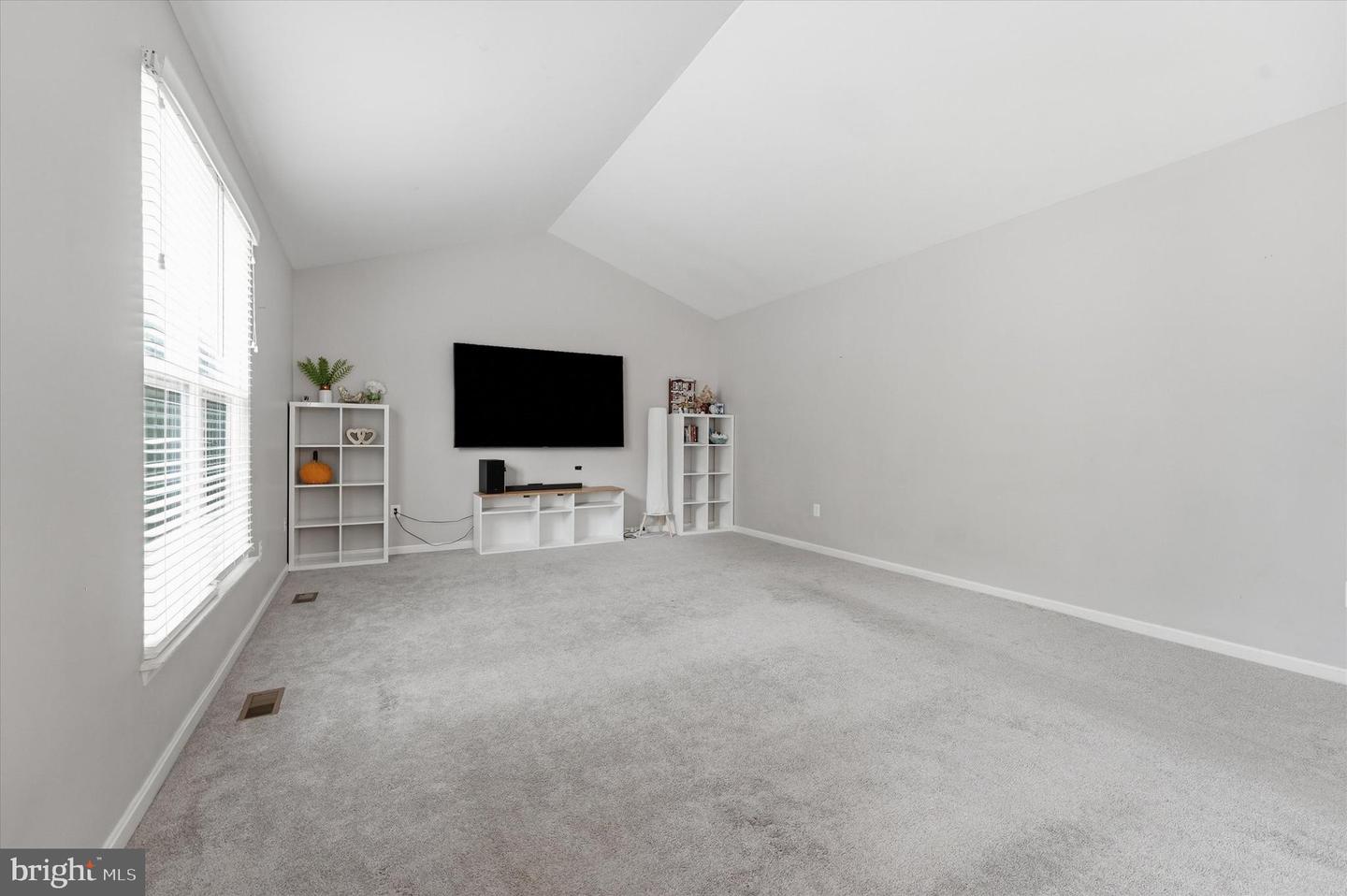 2402 Shaker Ln Property Photo 27