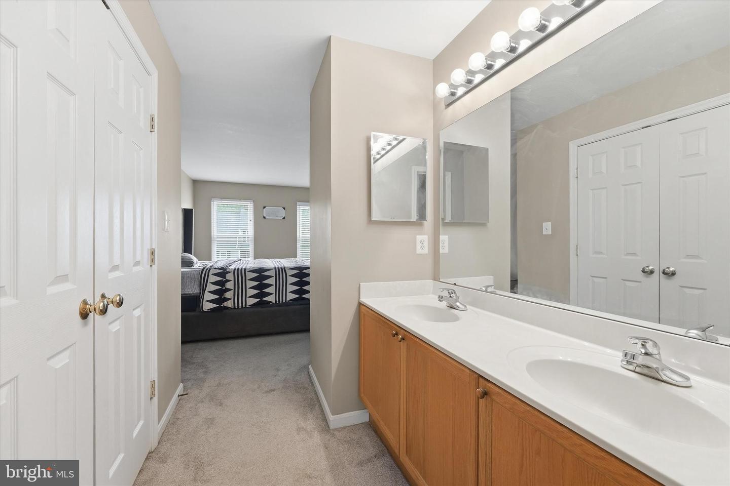 2402 Shaker Ln Property Photo 35