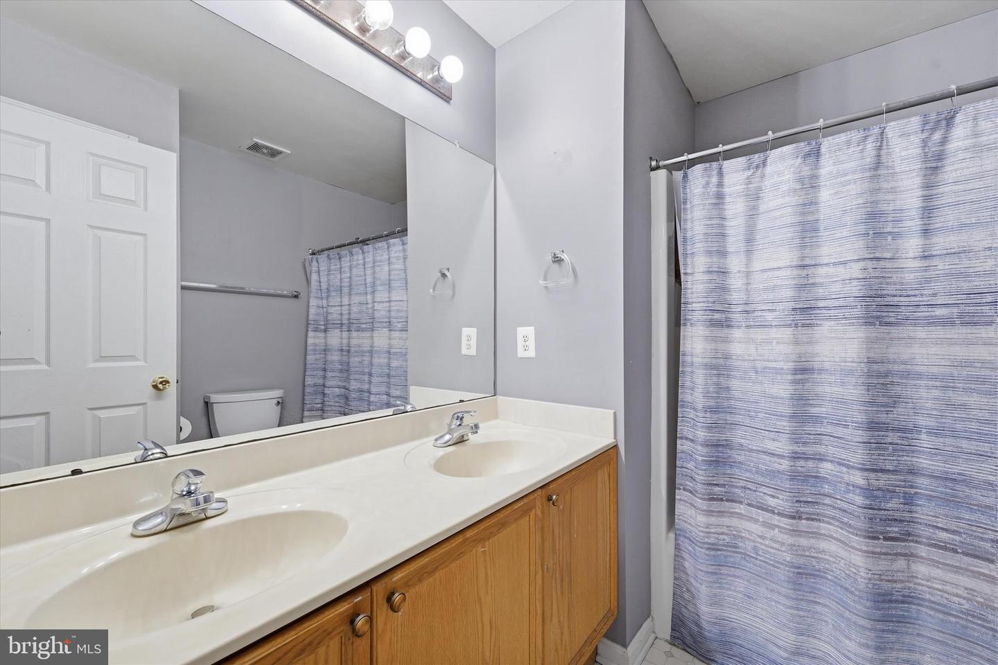 2402 Shaker Ln Property Photo 45