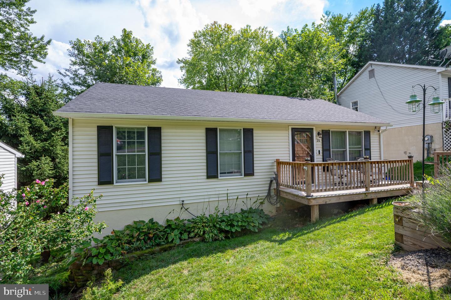 28 E E St Property Photo 1