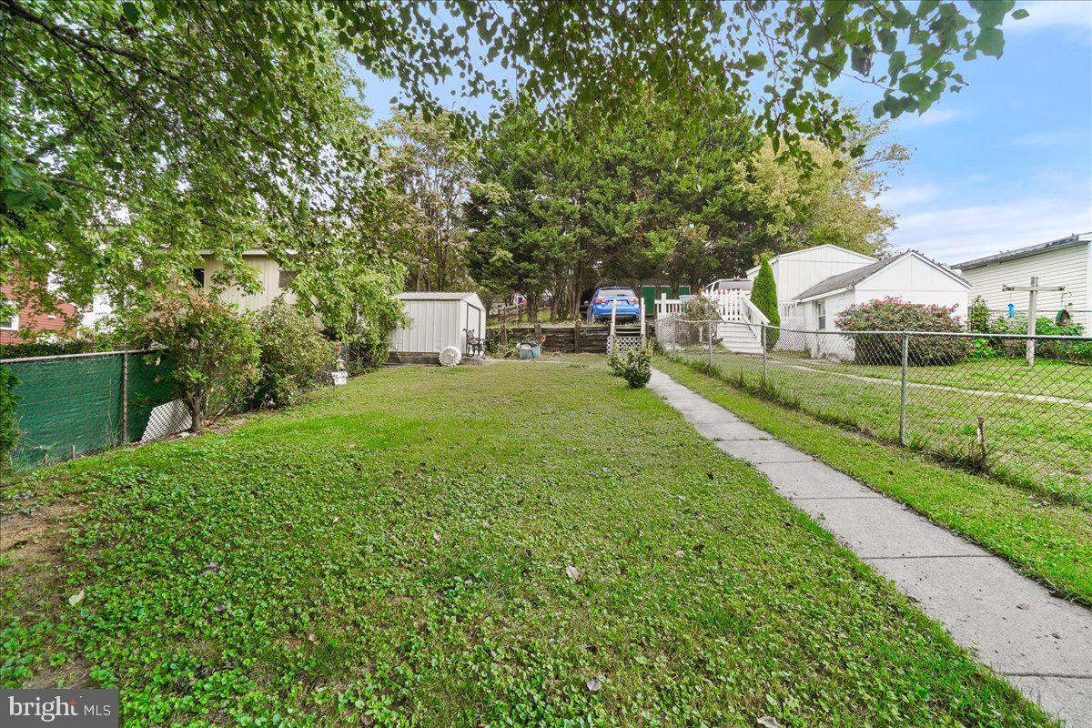 213 W B St Property Photo 3
