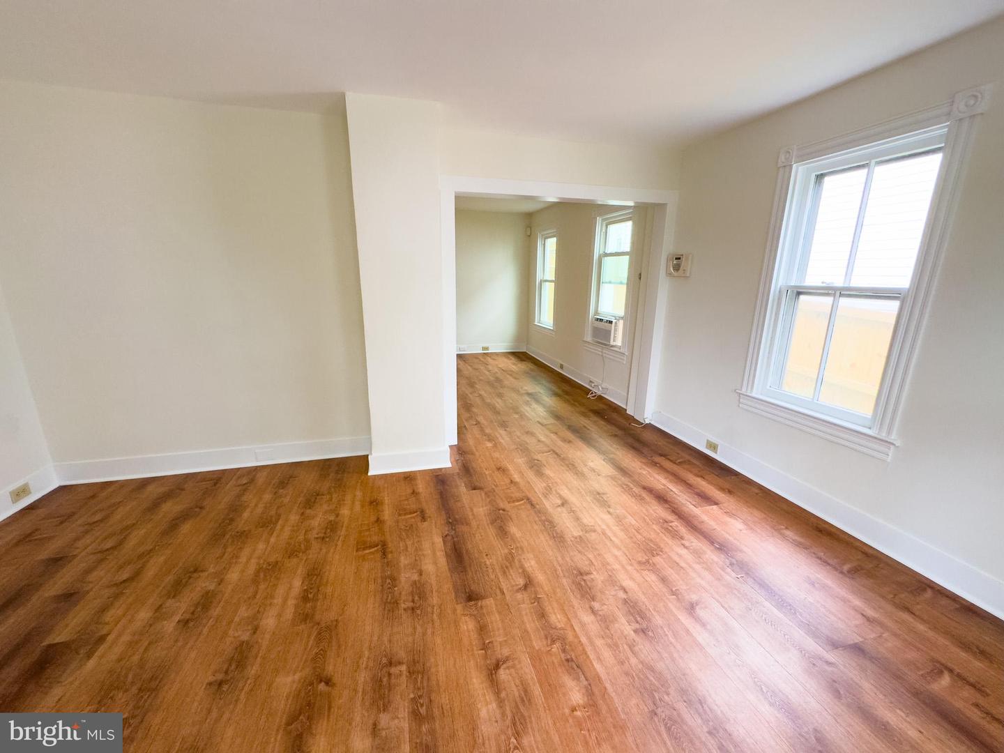 213 W B St Property Photo 4