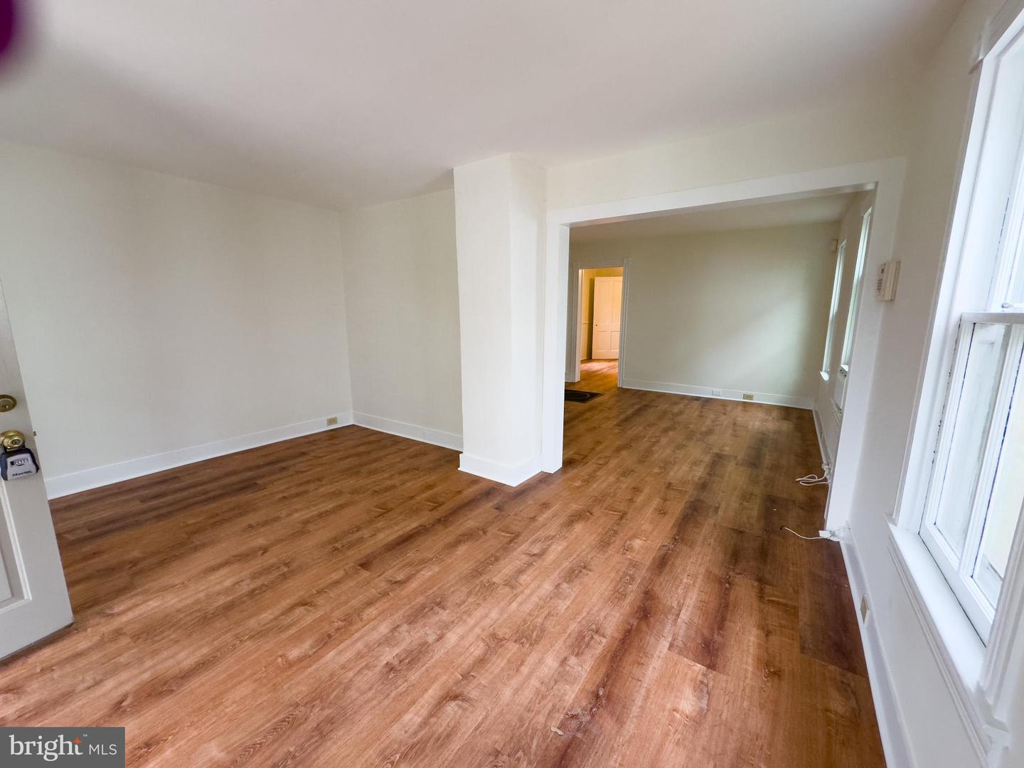 213 W B St Property Photo 6