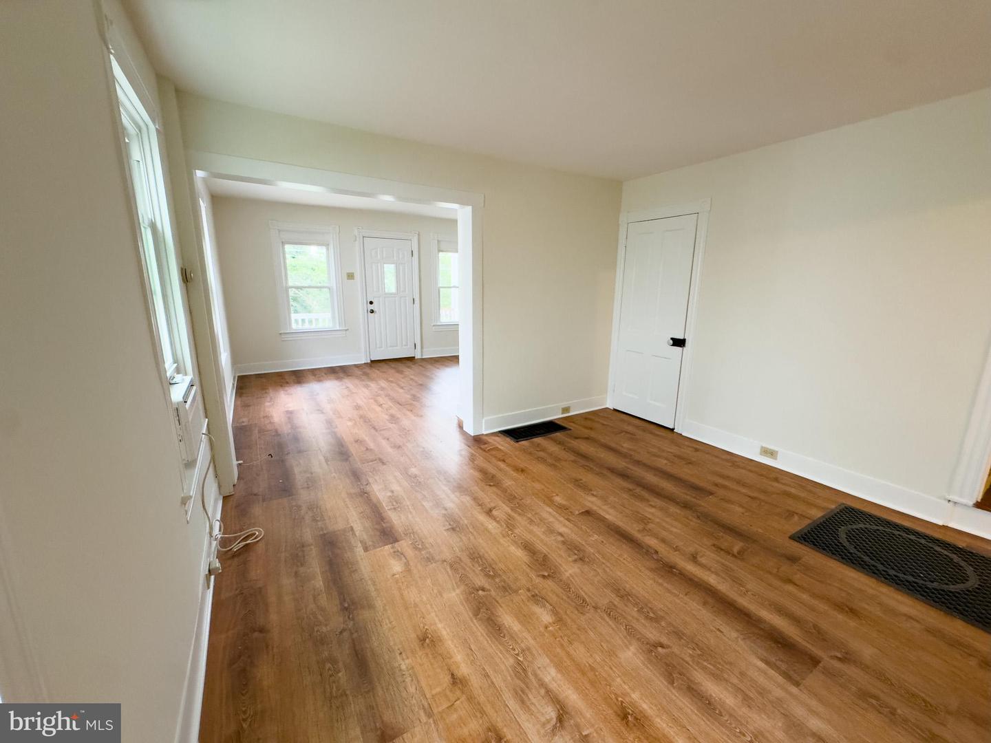 213 W B St Property Photo 10