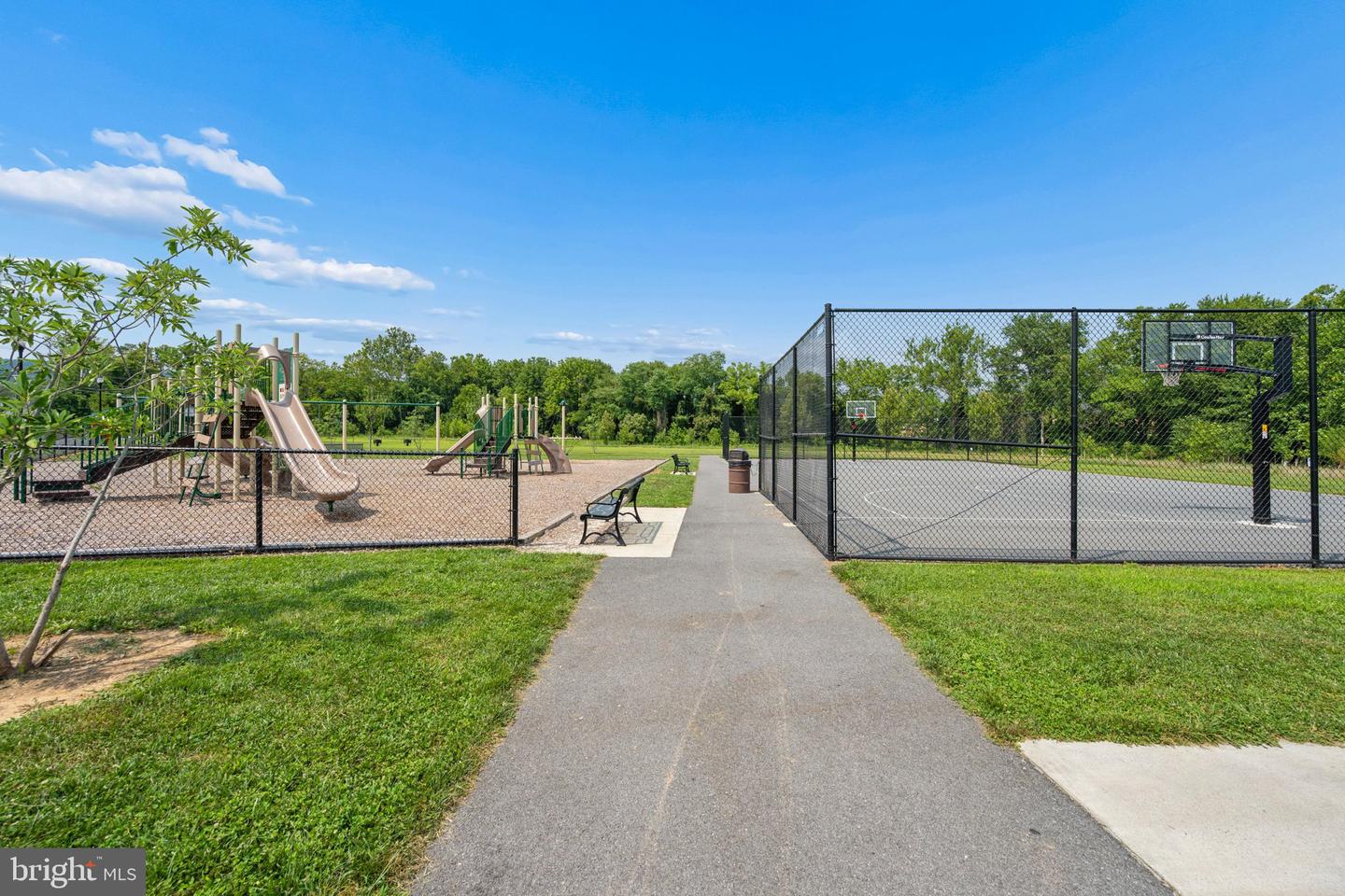 2746 Scarecrow Ter Property Photo 79