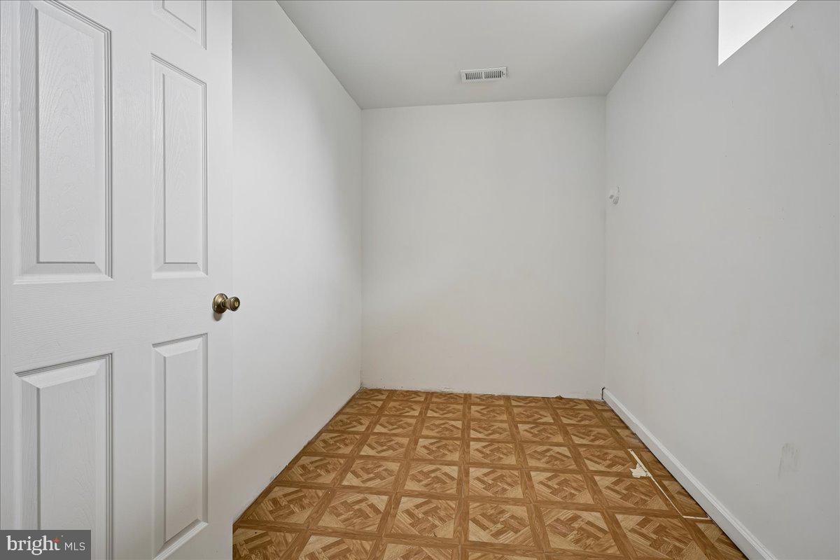 3437 Livingston Dr Property Photo 31