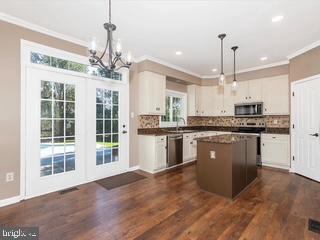 1713 Dearbought Drive Property Photo 14