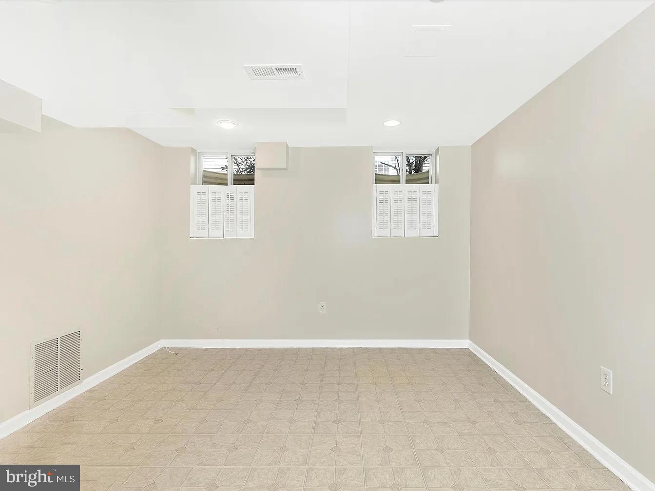 1713 Dearbought Drive Property Photo 32